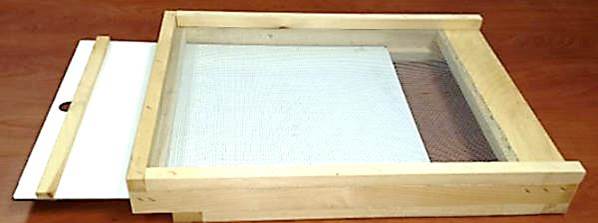 Unpainted screened bottom board with pullout panel tray.