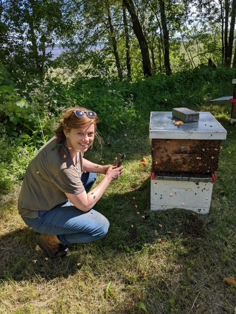 Andrée Rousseau is a honey bee research scientist at CRSAD since 2019 and a member of the apiculture research team since 2013. Her research focuses on factors affecting the production and quality of honey bee queens, and her Ph.D. project investigates the genetic diversity of drones under Professor Pierre Giovenazzo at Université Laval (Credit Photo: Marie-Lou Morin)