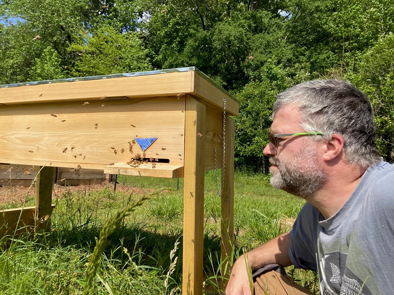 Joerg and a top bar. Credit: Joerg Mayer.