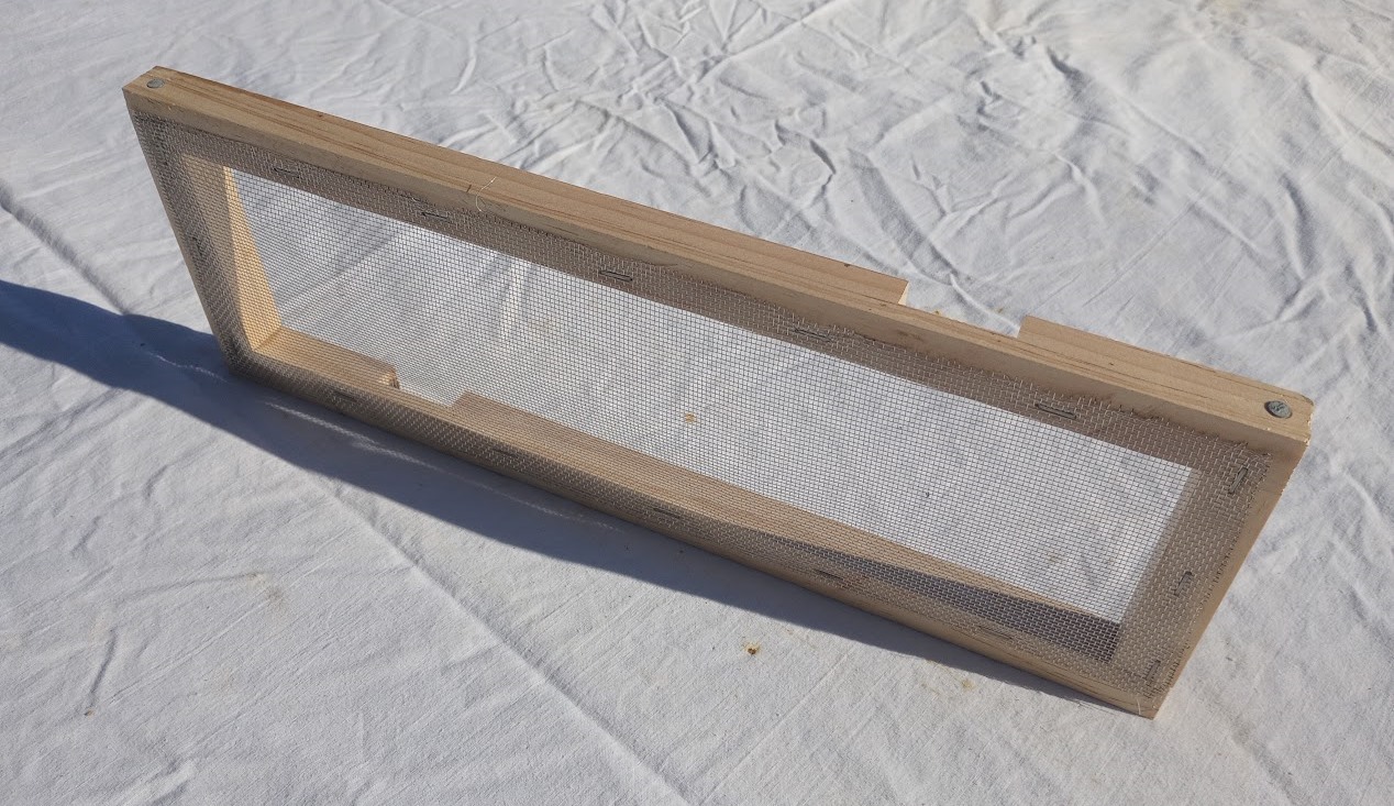 A basic robbing screen. Photo Credit: Richard Wahl